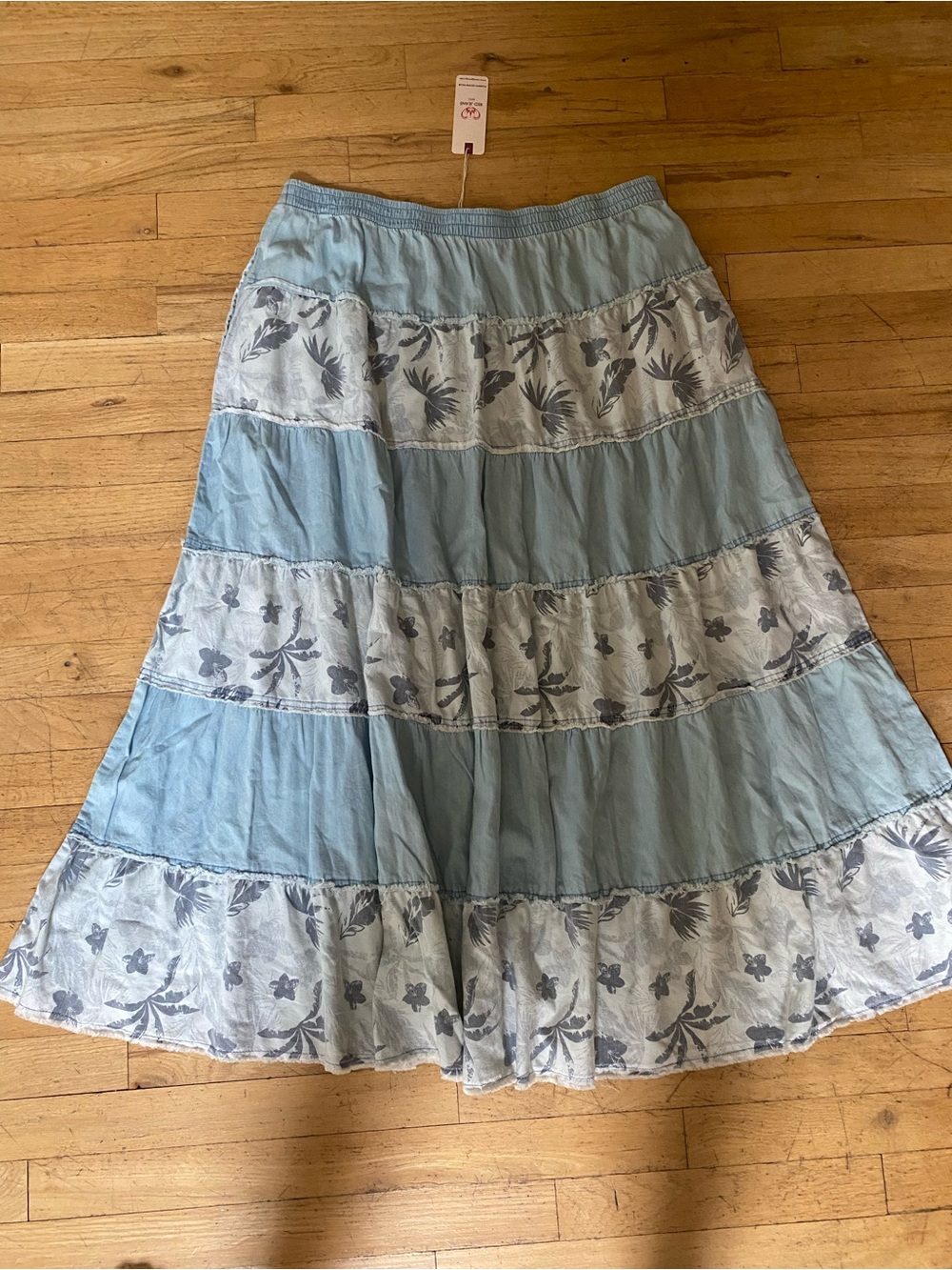 Great light blue long skirt. Elastic waist. Great details . Size xxxl nwt